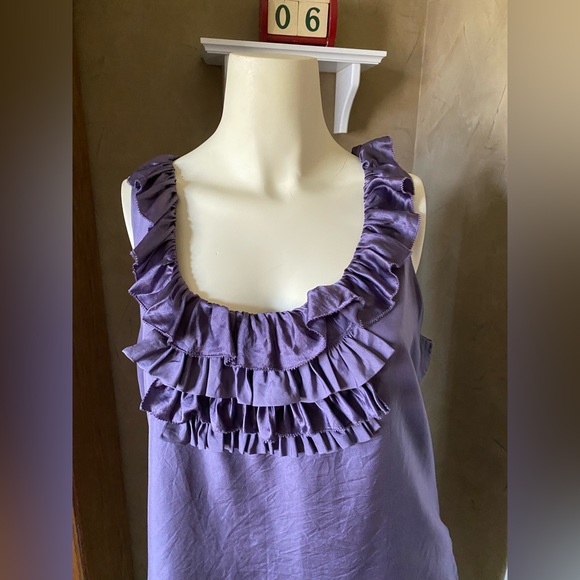 Banana Republic 100% silk purple tank top with ruffles detail women’s size M - Picture 5 of 8